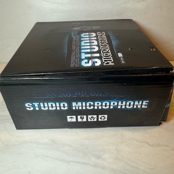 Professional Recording Microphone with Shock Mount - Picture 4 of 5